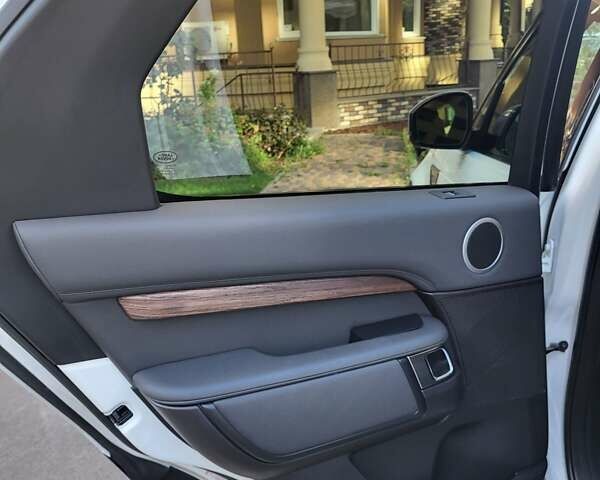 Ленд Ровер Дискавери 2017 в Софіївська Борщагівка на Automoto.ua Белый Ленд Ровер Дискавери, объемом двигателя 3 л и пробегом 171 тыс. км за 31400 $, фото 10 на Automoto.ua