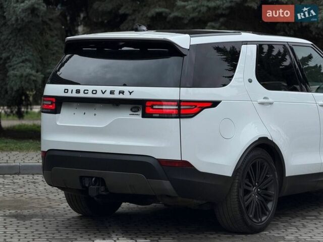 Білий Ленд Ровер Діскавері, об'ємом двигуна 3 л та пробігом 207 тис. км за 26400 $, фото 12 на Automoto.ua