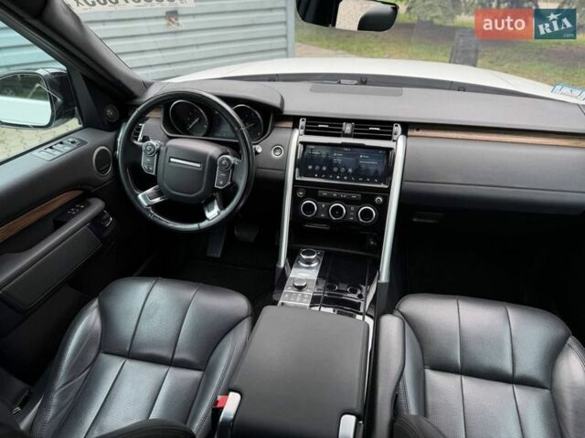 Білий Ленд Ровер Діскавері, об'ємом двигуна 3 л та пробігом 207 тис. км за 26400 $, фото 37 на Automoto.ua