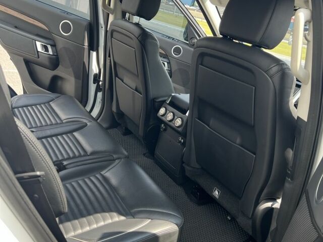 Білий Ленд Ровер Діскавері, об'ємом двигуна 3 л та пробігом 113 тис. км за 37500 $, фото 18 на Automoto.ua