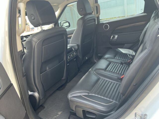 Білий Ленд Ровер Діскавері, об'ємом двигуна 3 л та пробігом 113 тис. км за 37500 $, фото 21 на Automoto.ua