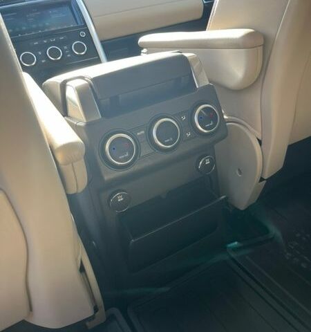 Білий Ленд Ровер Діскавері, об'ємом двигуна 3 л та пробігом 152 тис. км за 28300 $, фото 32 на Automoto.ua