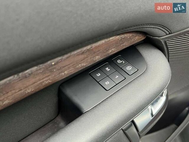 Білий Ленд Ровер Діскавері, об'ємом двигуна 3 л та пробігом 170 тис. км за 29990 $, фото 21 на Automoto.ua