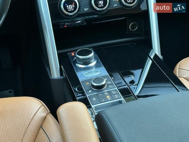 Білий Ленд Ровер Діскавері, об'ємом двигуна 2.99 л та пробігом 142 тис. км за 32500 $, фото 19 на Automoto.ua