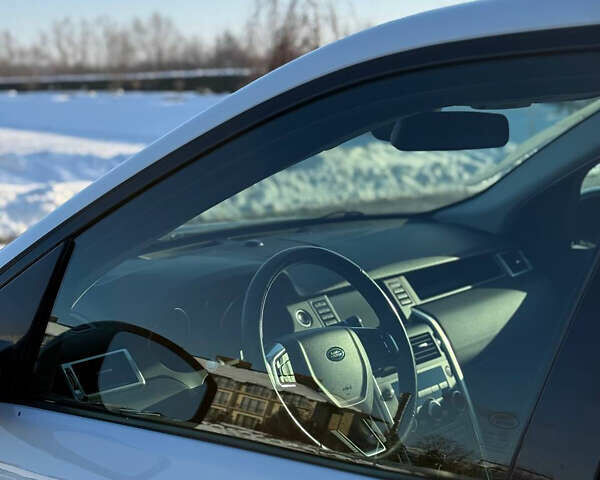 Белый Ленд Ровер Дискавери, объемом двигателя 2 л и пробегом 80 тыс. км за 17500 $, фото 6 на Automoto.ua