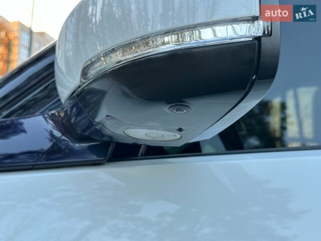 Білий Ленд Ровер Діскавері, об'ємом двигуна 2.99 л та пробігом 142 тис. км за 32500 $, фото 59 на Automoto.ua