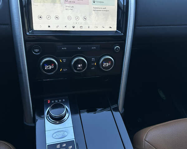 Білий Ленд Ровер Діскавері, об'ємом двигуна 3 л та пробігом 235 тис. км за 23950 $, фото 27 на Automoto.ua