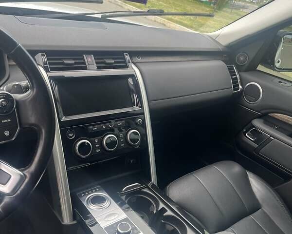 Белый Ленд Ровер Дискавери, объемом двигателя 2.99 л и пробегом 101 тыс. км за 34500 $, фото 2 на Automoto.ua