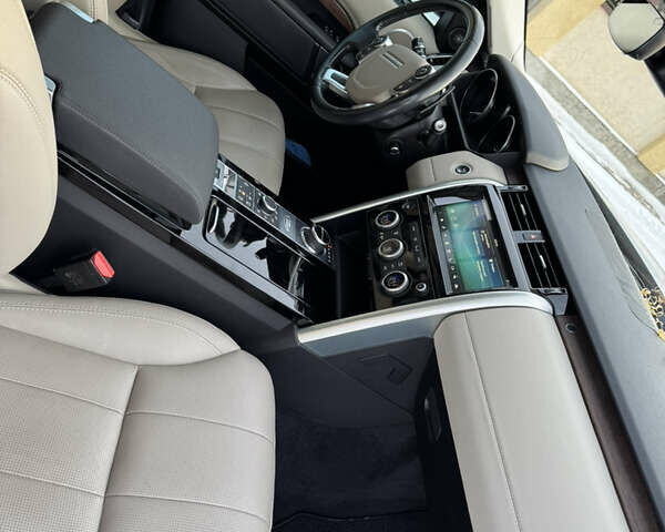 Білий Ленд Ровер Діскавері, об'ємом двигуна 3 л та пробігом 94 тис. км за 39000 $, фото 33 на Automoto.ua