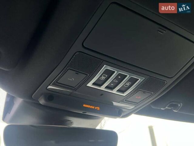 Білий Ленд Ровер Діскавері, об'ємом двигуна 3 л та пробігом 170 тис. км за 29990 $, фото 40 на Automoto.ua