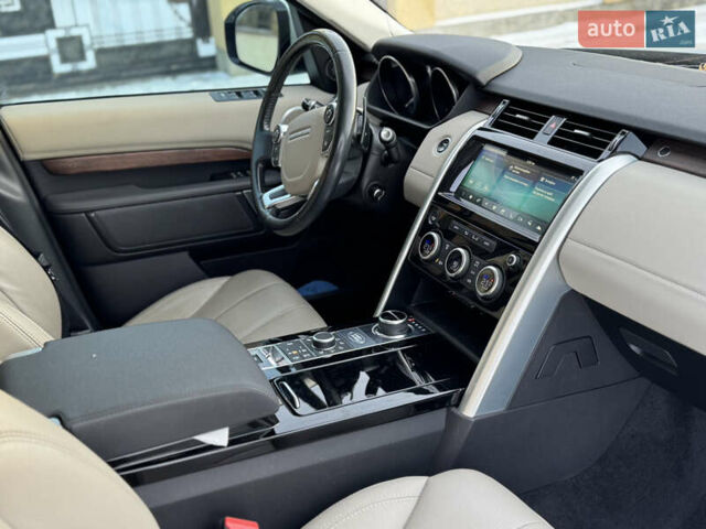 Білий Ленд Ровер Діскавері, об'ємом двигуна 3 л та пробігом 94 тис. км за 39000 $, фото 29 на Automoto.ua