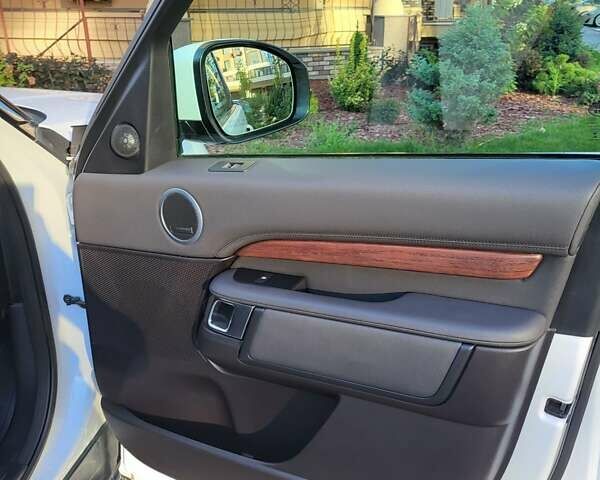 Ленд Ровер Дискавери 2017 в Софіївська Борщагівка на Automoto.ua Белый Ленд Ровер Дискавери, объемом двигателя 3 л и пробегом 171 тыс. км за 31400 $, фото 14 на Automoto.ua