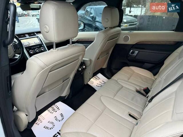 Білий Ленд Ровер Діскавері, об'ємом двигуна 3 л та пробігом 220 тис. км за 19900 $, фото 14 на Automoto.ua