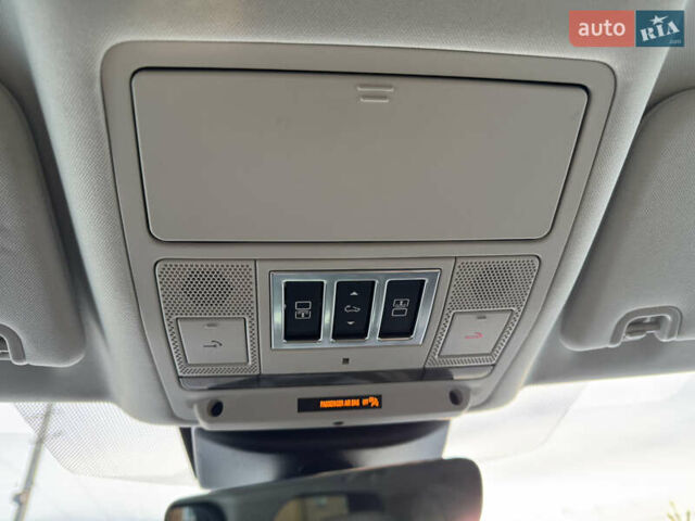 Білий Ленд Ровер Діскавері, об'ємом двигуна 3 л та пробігом 94 тис. км за 39000 $, фото 43 на Automoto.ua