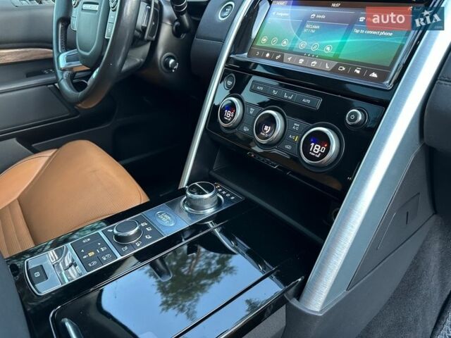 Білий Ленд Ровер Діскавері, об'ємом двигуна 2.99 л та пробігом 142 тис. км за 32500 $, фото 25 на Automoto.ua