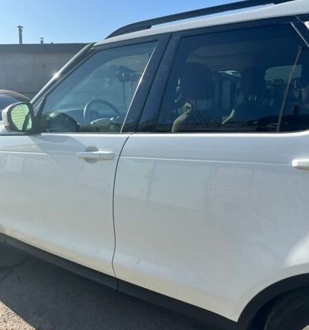 Білий Ленд Ровер Діскавері, об'ємом двигуна 3 л та пробігом 152 тис. км за 28300 $, фото 13 на Automoto.ua