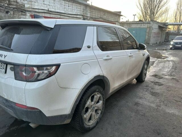 Білий Ленд Ровер Діскавері, об'ємом двигуна 2 л та пробігом 167 тис. км за 13800 $, фото 2 на Automoto.ua