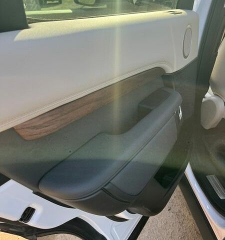 Білий Ленд Ровер Діскавері, об'ємом двигуна 3 л та пробігом 152 тис. км за 28300 $, фото 33 на Automoto.ua