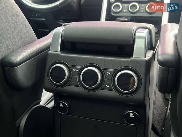 Білий Ленд Ровер Діскавері, об'ємом двигуна 3 л та пробігом 171 тис. км за 27990 $, фото 38 на Automoto.ua