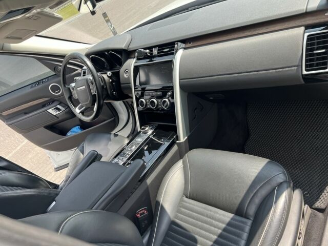 Білий Ленд Ровер Діскавері, об'ємом двигуна 3 л та пробігом 113 тис. км за 37500 $, фото 17 на Automoto.ua