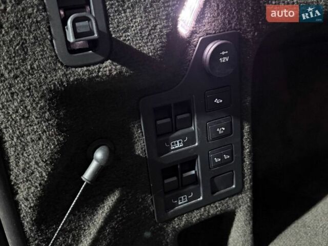 Белый Ленд Ровер Дискавери, объемом двигателя 2.99 л и пробегом 115 тыс. км за 35000 $, фото 11 на Automoto.ua