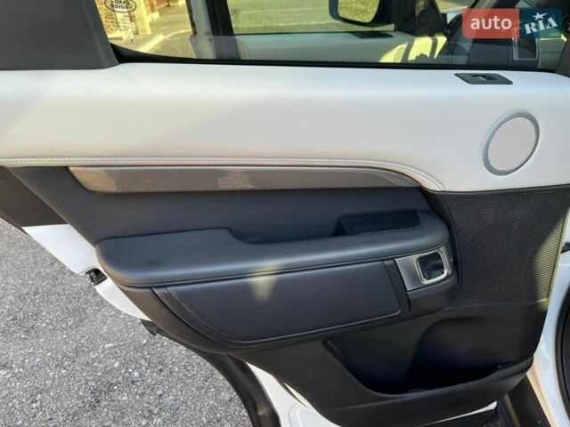 Белый Ленд Ровер Дискавери, объемом двигателя 2.99 л и пробегом 107 тыс. км за 29700 $, фото 18 на Automoto.ua