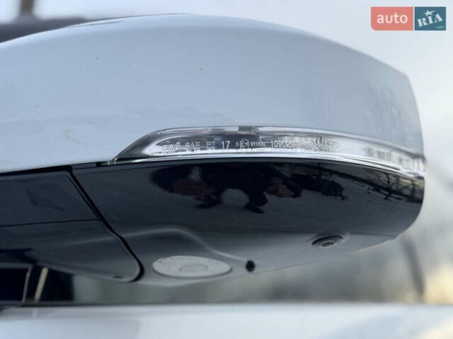 Білий Ленд Ровер Діскавері, об'ємом двигуна 3 л та пробігом 94 тис. км за 39000 $, фото 54 на Automoto.ua