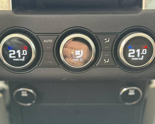 Білий Ленд Ровер Діскавері, об'ємом двигуна 3 л та пробігом 94 тис. км за 39000 $, фото 20 на Automoto.ua