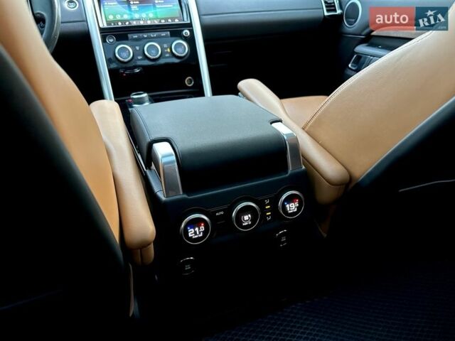 Білий Ленд Ровер Діскавері, об'ємом двигуна 2.99 л та пробігом 142 тис. км за 32500 $, фото 29 на Automoto.ua