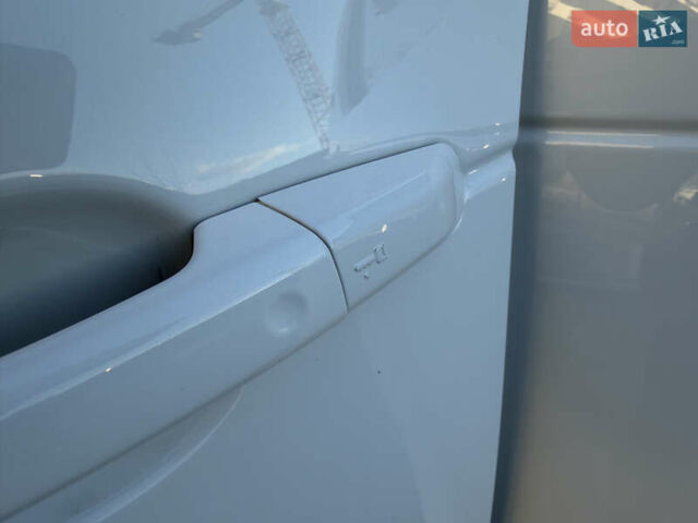 Белый Ленд Ровер Дискавери, объемом двигателя 2.99 л и пробегом 115 тыс. км за 34900 $, фото 14 на Automoto.ua