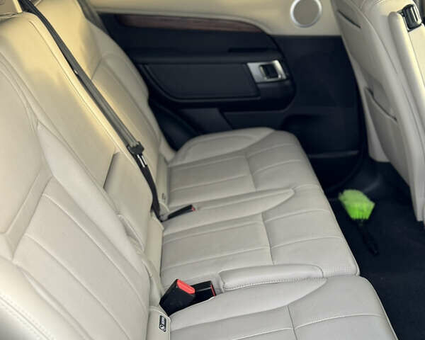 Білий Ленд Ровер Діскавері, об'ємом двигуна 3 л та пробігом 94 тис. км за 39000 $, фото 27 на Automoto.ua