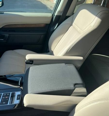 Білий Ленд Ровер Діскавері, об'ємом двигуна 3 л та пробігом 152 тис. км за 28300 $, фото 26 на Automoto.ua