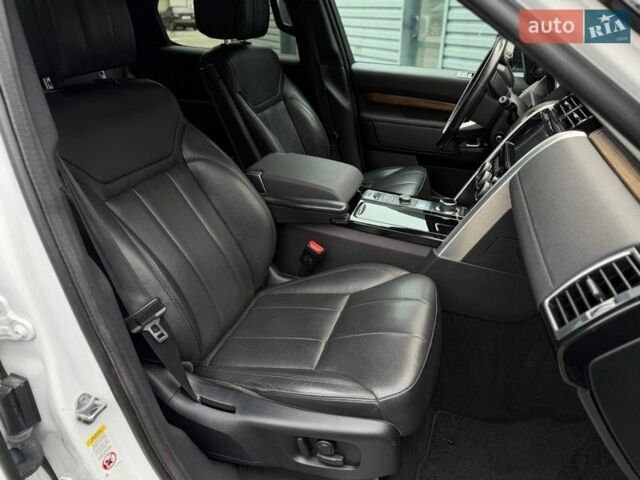 Білий Ленд Ровер Діскавері, об'ємом двигуна 3 л та пробігом 207 тис. км за 26400 $, фото 22 на Automoto.ua