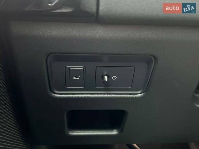 Білий Ленд Ровер Діскавері, об'ємом двигуна 3 л та пробігом 170 тис. км за 29990 $, фото 24 на Automoto.ua