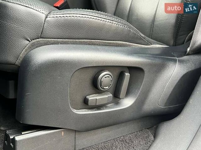 Білий Ленд Ровер Діскавері, об'ємом двигуна 3 л та пробігом 170 тис. км за 29990 $, фото 22 на Automoto.ua