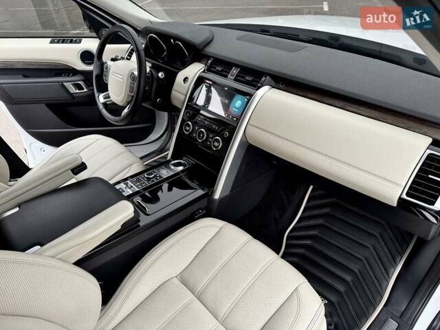 Білий Ленд Ровер Діскавері, об'ємом двигуна 2.99 л та пробігом 115 тис. км за 29800 $, фото 26 на Automoto.ua