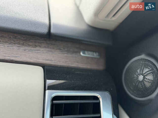Білий Ленд Ровер Діскавері, об'ємом двигуна 3 л та пробігом 94 тис. км за 39000 $, фото 45 на Automoto.ua