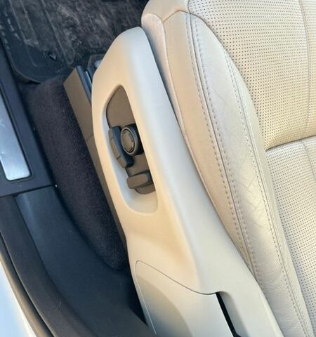 Білий Ленд Ровер Діскавері, об'ємом двигуна 3 л та пробігом 152 тис. км за 28300 $, фото 20 на Automoto.ua