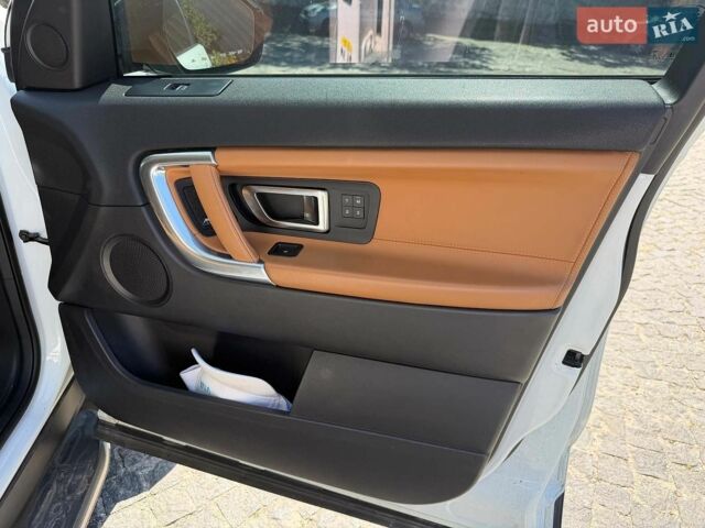 Білий Ленд Ровер Діскавері, об'ємом двигуна 2 л та пробігом 55 тис. км за 21990 $, фото 25 на Automoto.ua