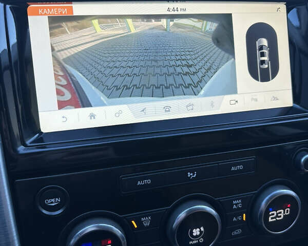 Білий Ленд Ровер Діскавері, об'ємом двигуна 3 л та пробігом 235 тис. км за 23950 $, фото 30 на Automoto.ua