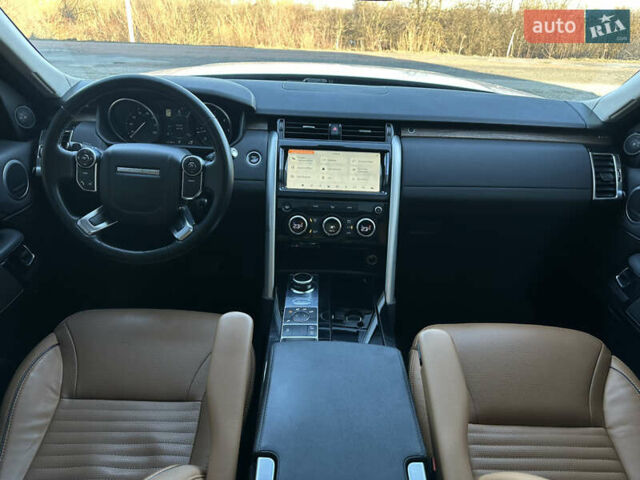 Білий Ленд Ровер Діскавері, об'ємом двигуна 3 л та пробігом 235 тис. км за 23950 $, фото 37 на Automoto.ua