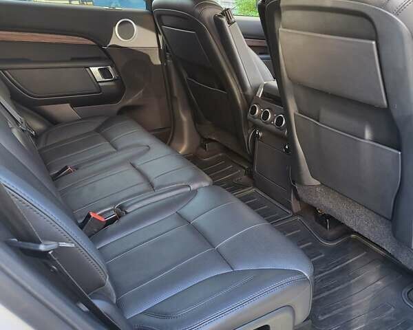 Ленд Ровер Дискавери 2017 в Софіївська Борщагівка на Automoto.ua Белый Ленд Ровер Дискавери, объемом двигателя 3 л и пробегом 171 тыс. км за 31400 $, фото 13 на Automoto.ua