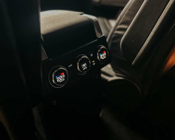 Белый Ленд Ровер Дискавери, объемом двигателя 3 л и пробегом 165 тыс. км за 26900 $, фото 16 на Automoto.ua