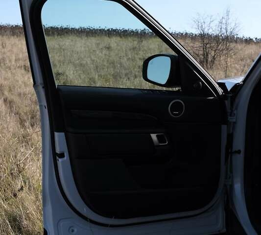 Білий Ленд Ровер Діскавері, об'ємом двигуна 3 л та пробігом 156 тис. км за 33000 $, фото 12 на Automoto.ua