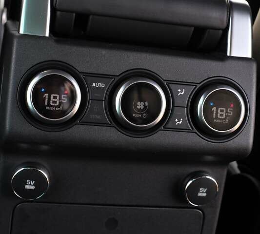 Білий Ленд Ровер Діскавері, об'ємом двигуна 3 л та пробігом 156 тис. км за 33000 $, фото 23 на Automoto.ua