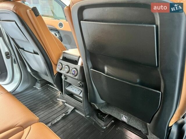 Білий Ленд Ровер Діскавері, об'ємом двигуна 3 л та пробігом 114 тис. км за 35900 $, фото 69 на Automoto.ua