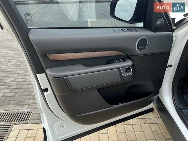 Білий Ленд Ровер Діскавері, об'ємом двигуна 2.99 л та пробігом 155 тис. км за 36000 $, фото 10 на Automoto.ua