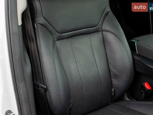 Белый Ленд Ровер Дискавери, объемом двигателя 2 л и пробегом 115 тыс. км за 35555 $, фото 34 на Automoto.ua