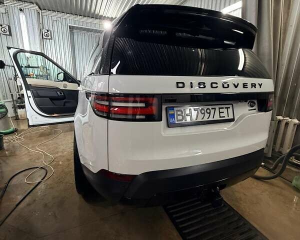 Білий Ленд Ровер Діскавері, об'ємом двигуна 3 л та пробігом 127 тис. км за 32000 $, фото 4 на Automoto.ua