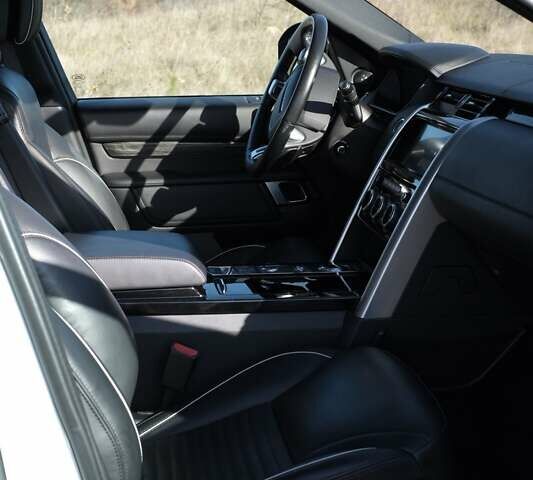 Білий Ленд Ровер Діскавері, об'ємом двигуна 3 л та пробігом 156 тис. км за 33000 $, фото 4 на Automoto.ua